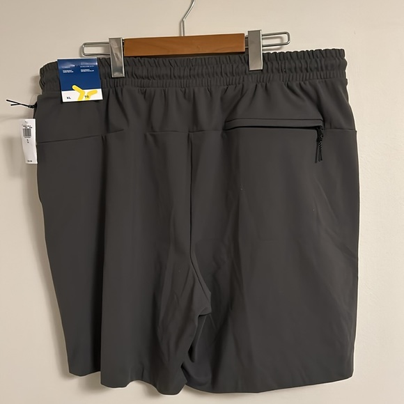 NWT Old Navy Charcoal Grey Men’s Powersoft Coze 7” Shorts - Picture 2 of 4